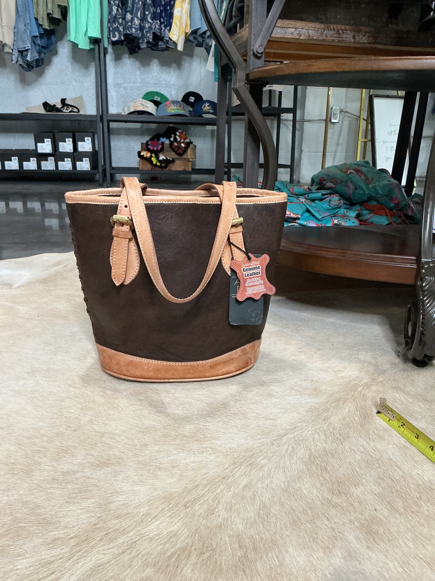 The bucket tote