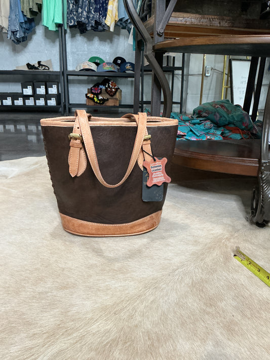 The bucket tote