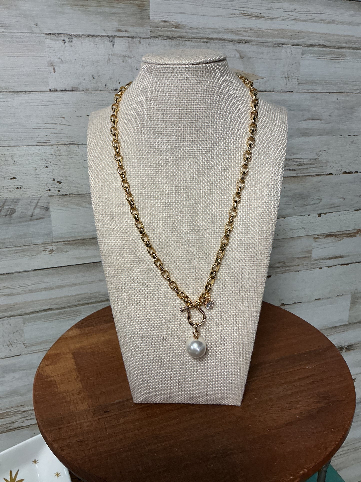 Latched pearl 20 inch necklace