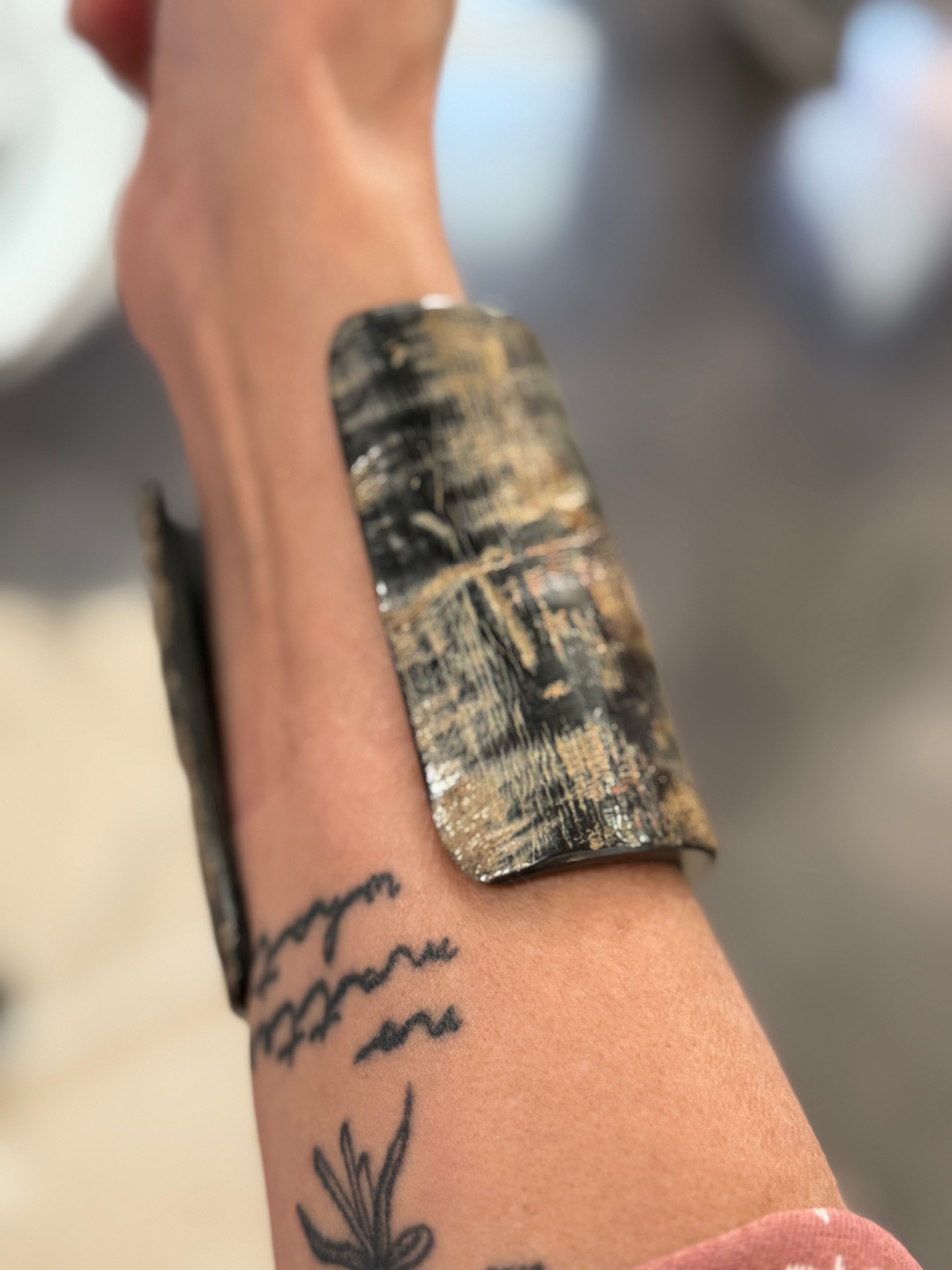 Wide Cowhorn cuff