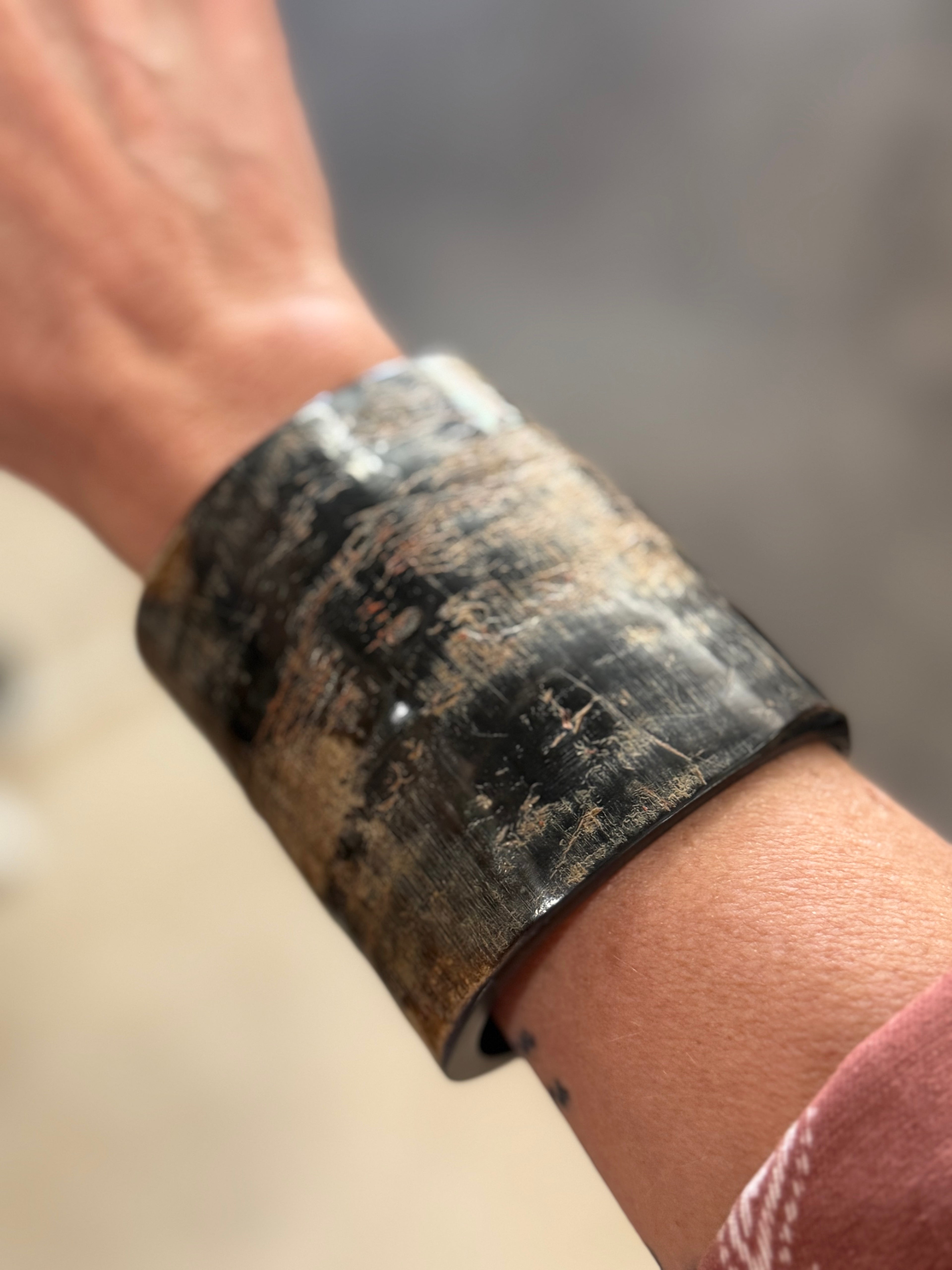 Wide Cowhorn cuff