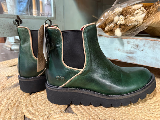 BedStu- Novel II -	 FOREST OATS RUSTIC